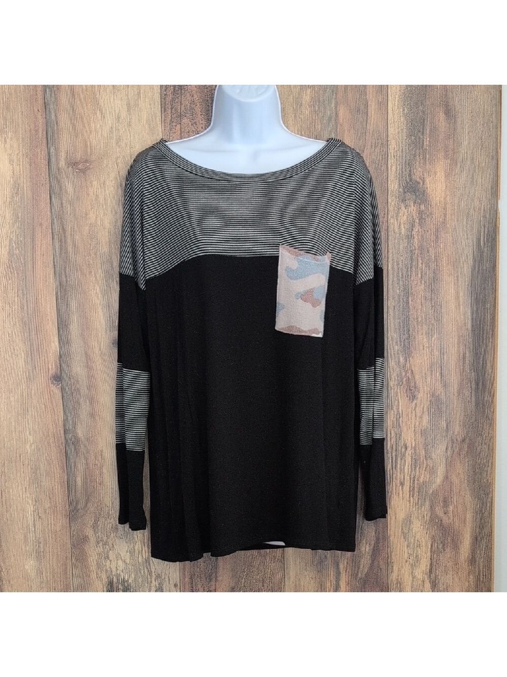 143 Story by Line Up Black and White Striped Top M         D295